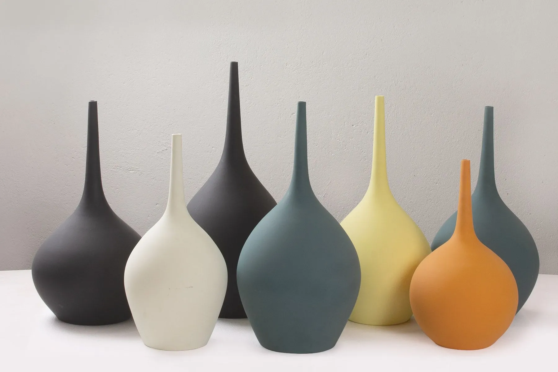 Gala Vase - Black — image 4