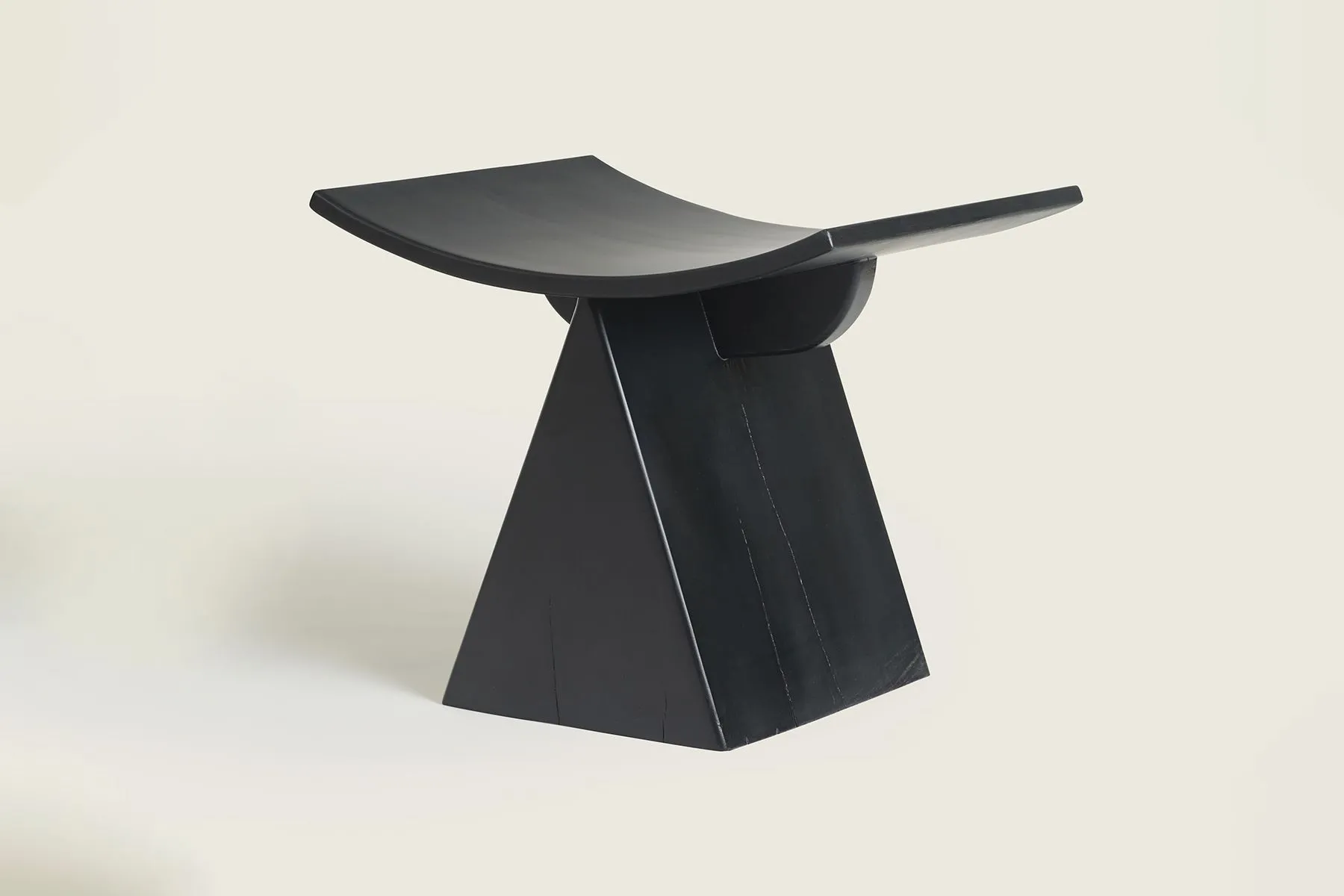 Arc Stool — image 3