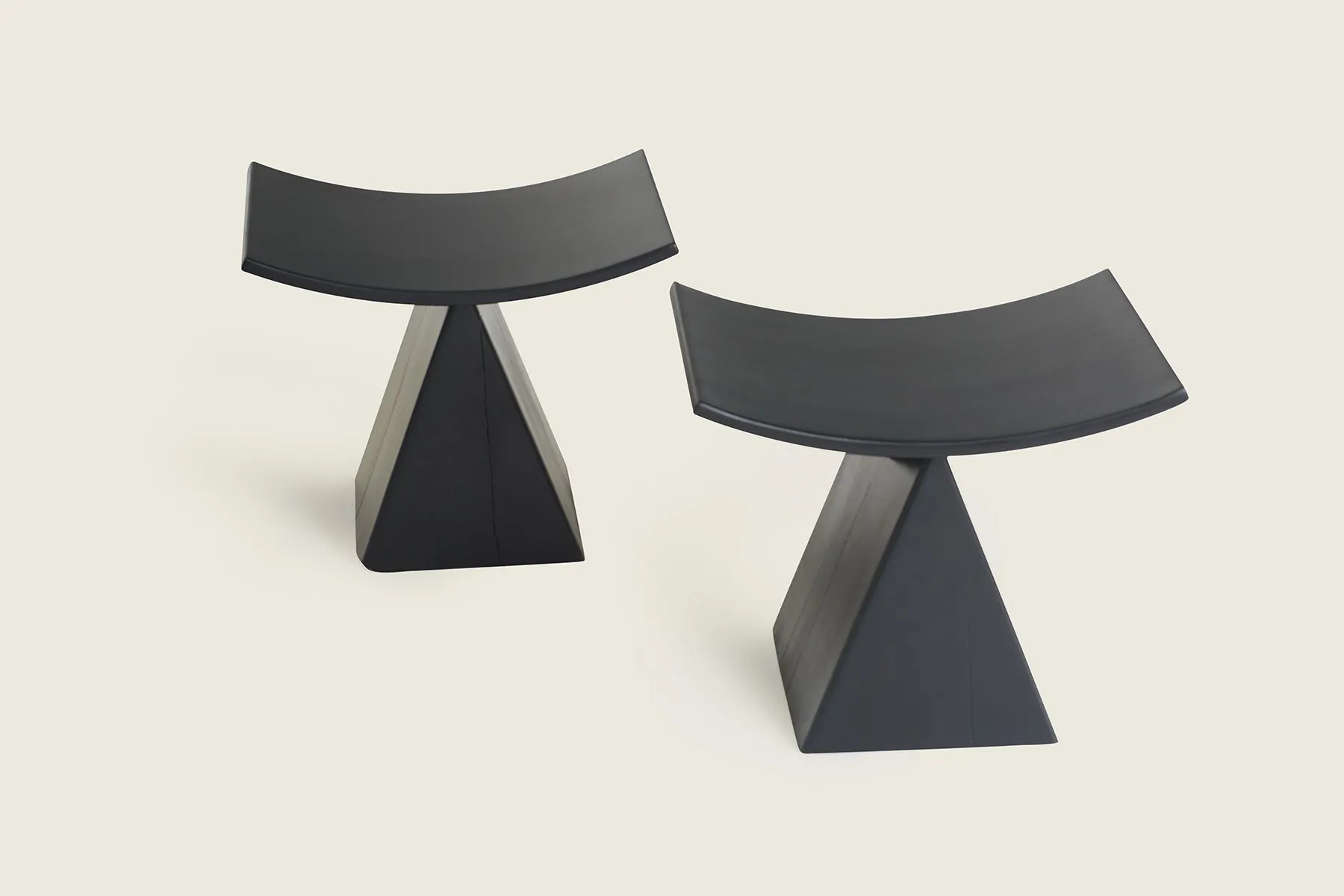 Arc Stool — image 4