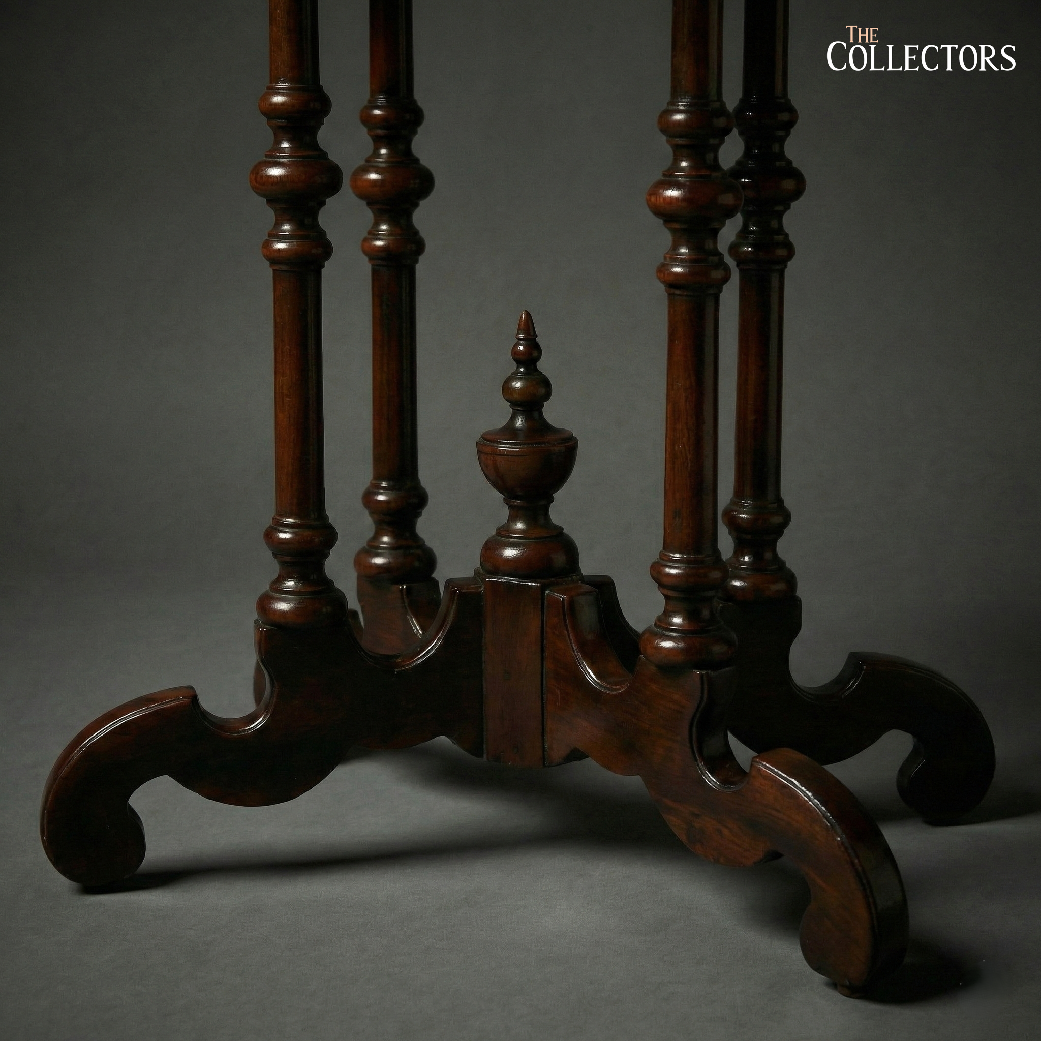 The English Victorian Scallop-Top Pedestal Table — image 3