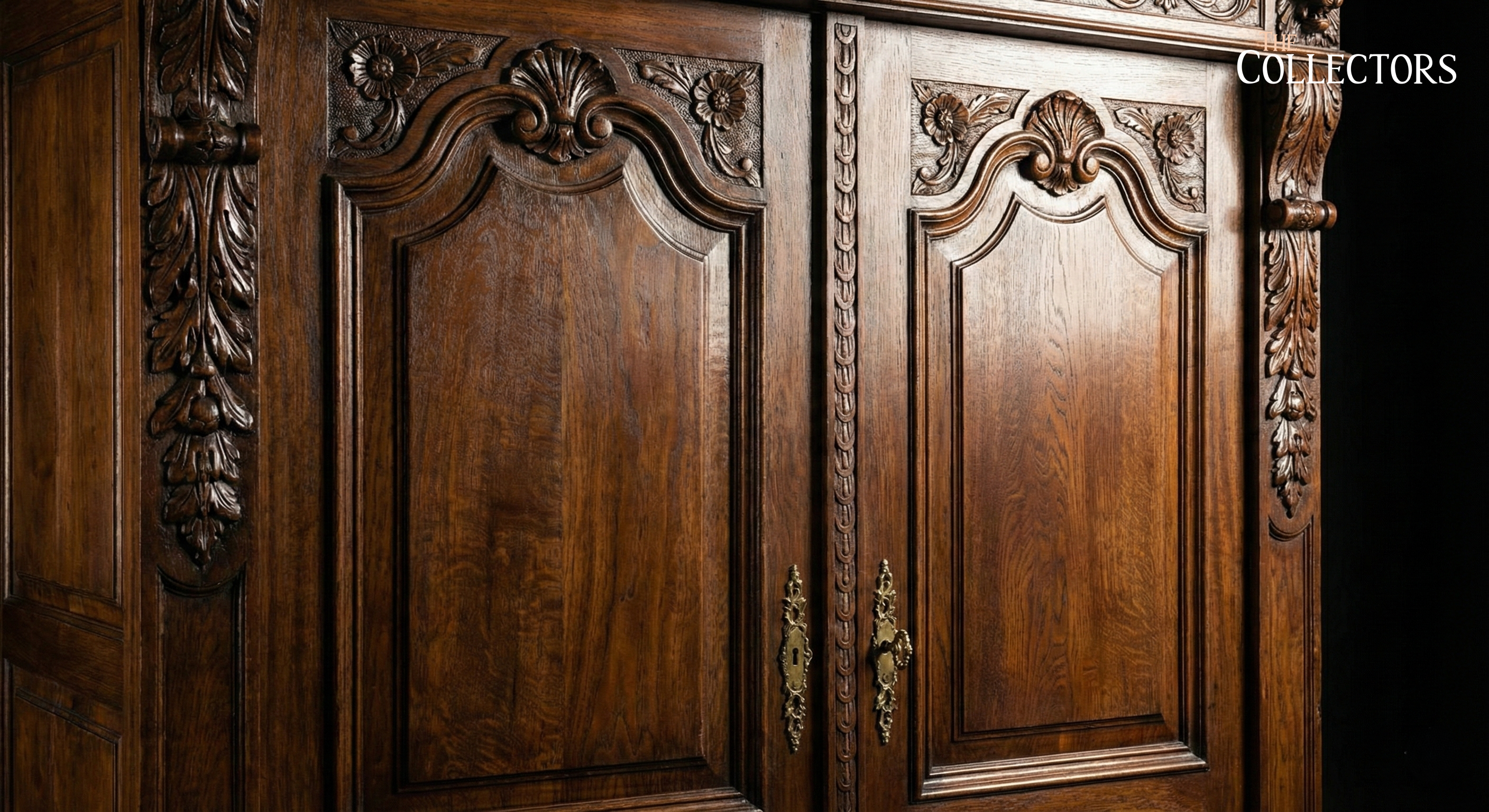 The Lion-Guarded Armoire of the Loire Châteaux — image 4