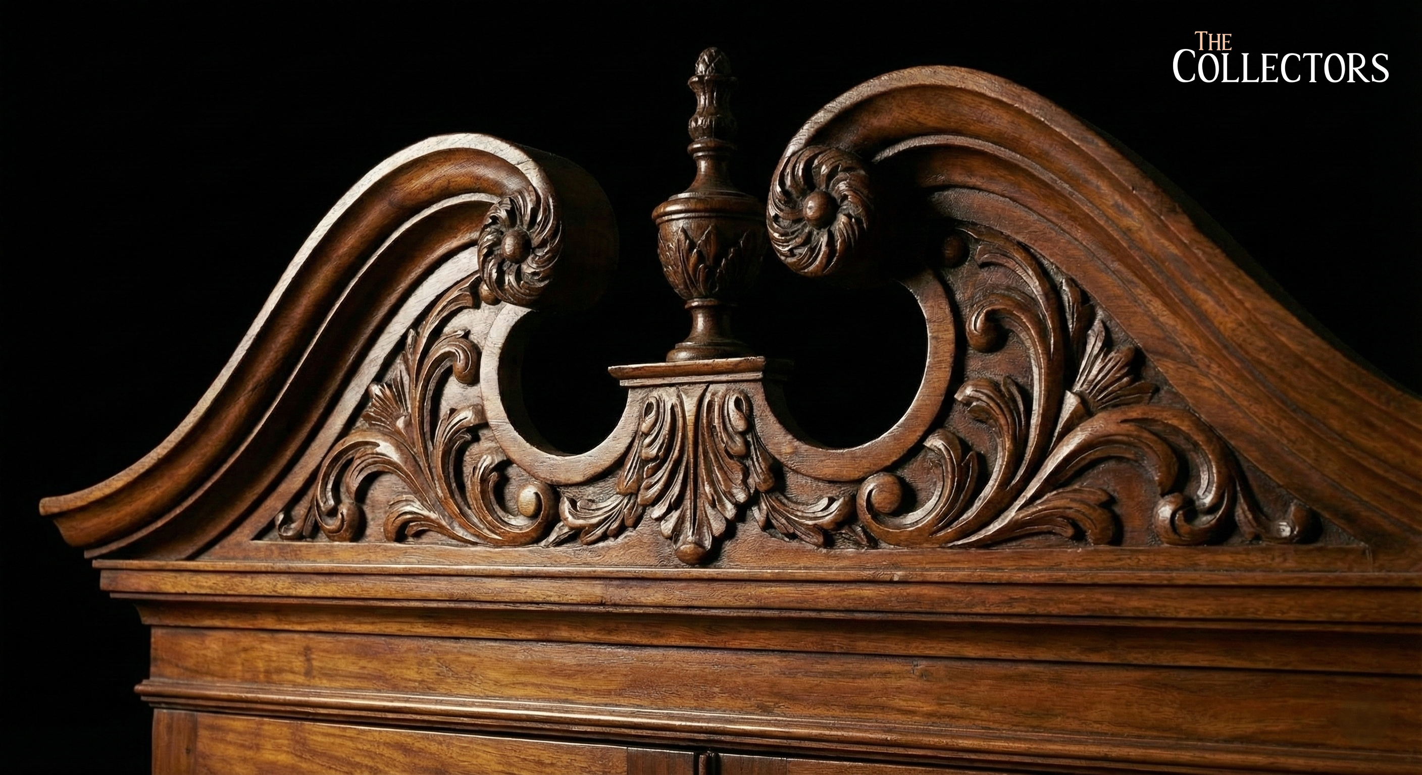 The Rocaille Crest Cabinet of the Île Saint-Louis — image 3