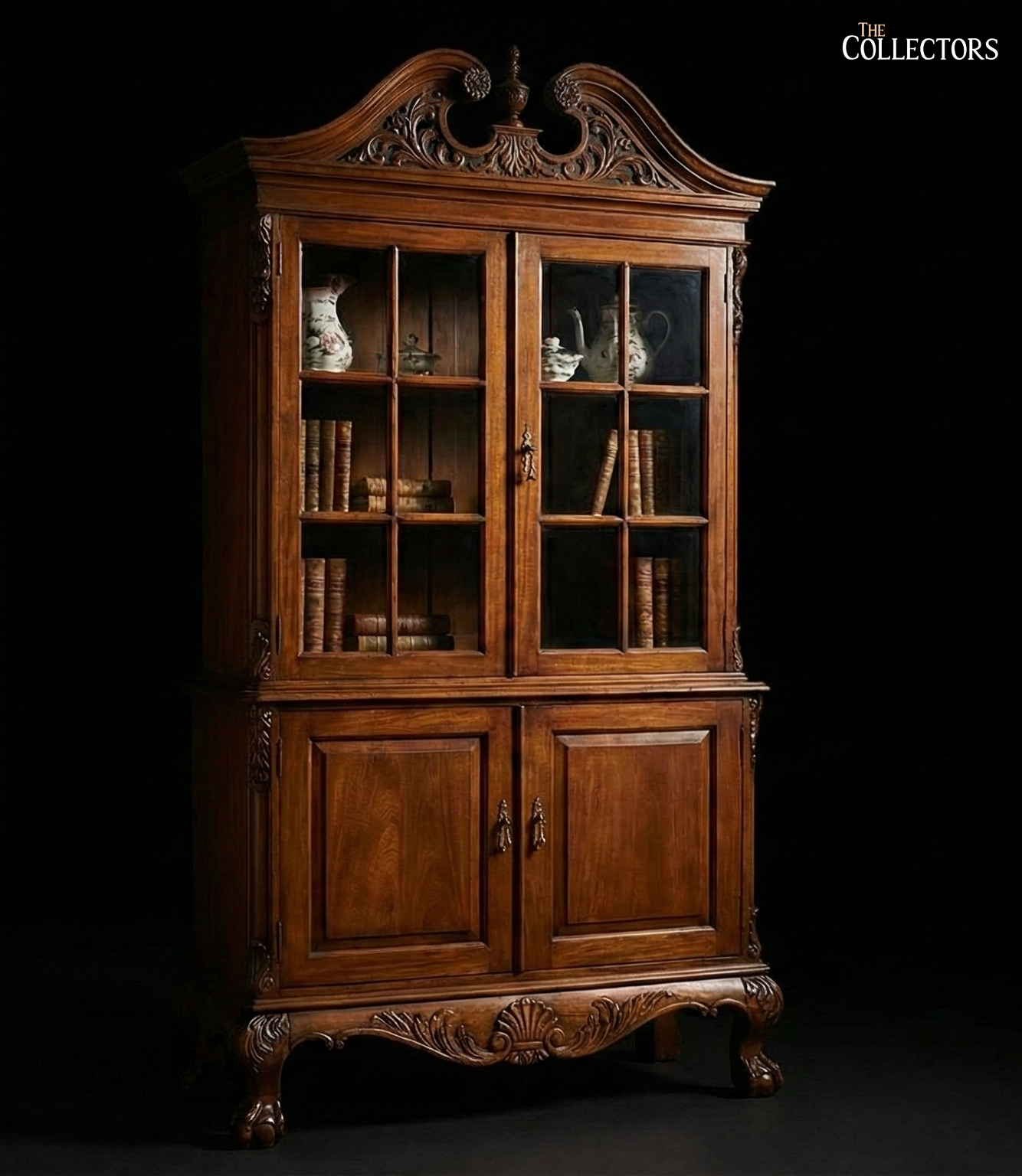 The Rocaille Crest Cabinet of the Île Saint-Louis — image 5