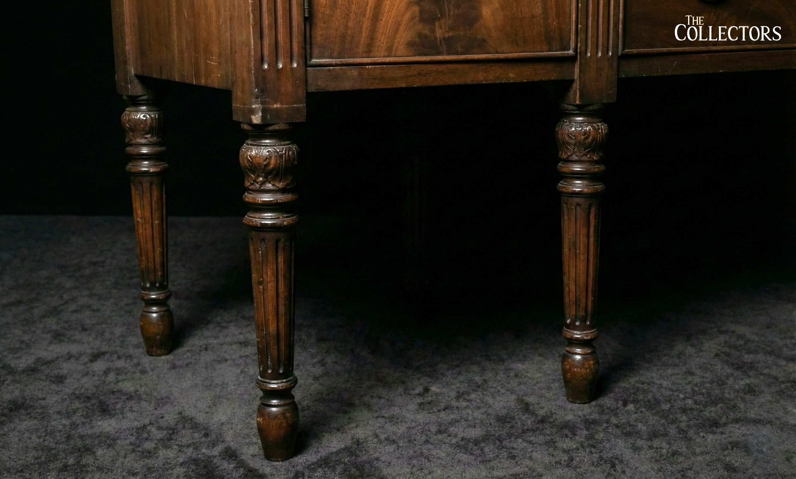 The Somerset Acanthus-Rosette Banquet Console — image 4