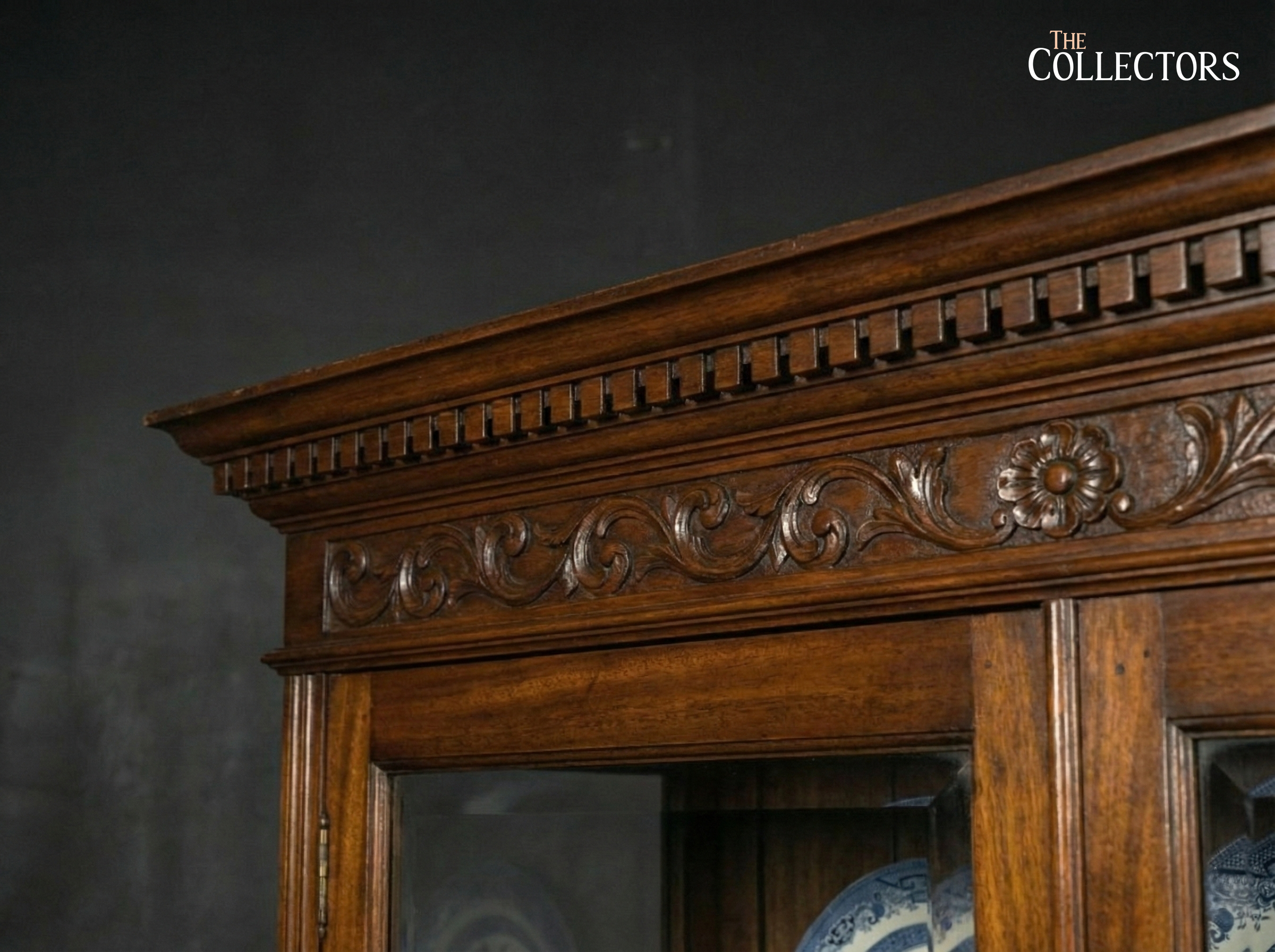 The Stratford Rosette-panel Glass Hutch — image 4