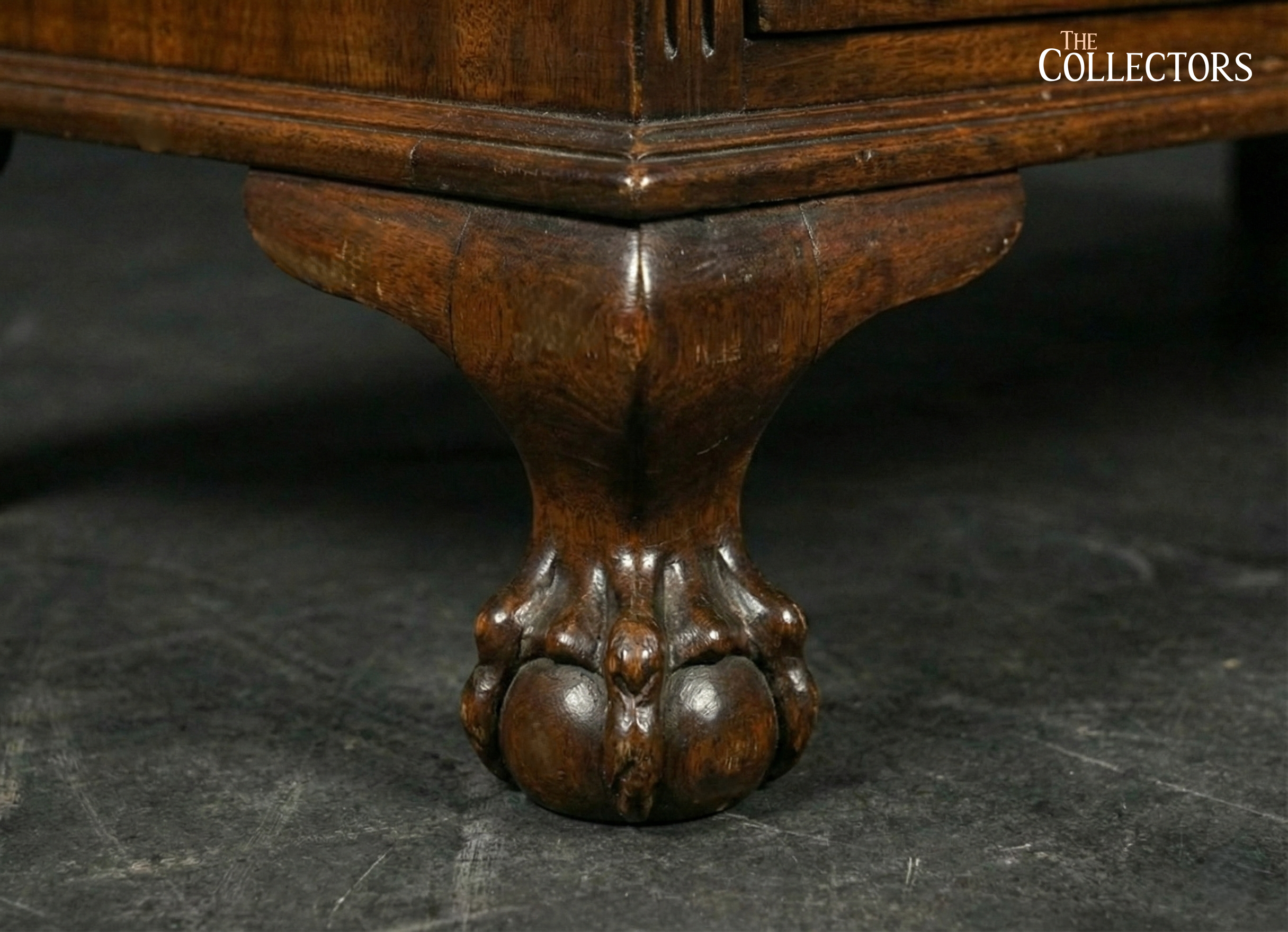 The Stratford Rosette-panel Glass Hutch — image 5