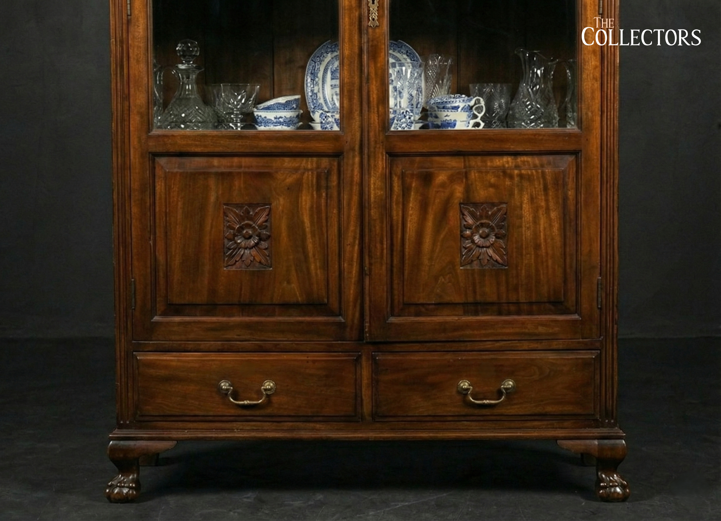 The Stratford Rosette-panel Glass Hutch — image 6